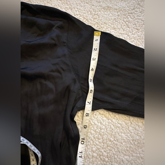 Old Navy Women’s Black Long Sleeve Button Down Collared Blouse size Large - Picture 6 of 10
